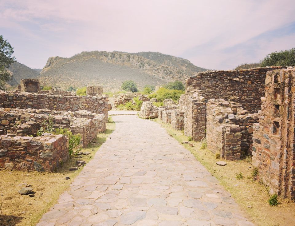Photo of Bhangarh Fort: The Unsolved mystery 4/6 by PRATEEK AGARWAL