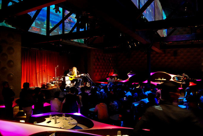 Photo of Pubs In Mumbai That Are A Tribute To Its Amazing Nightlife 4/10 by Avilasha Sarmah