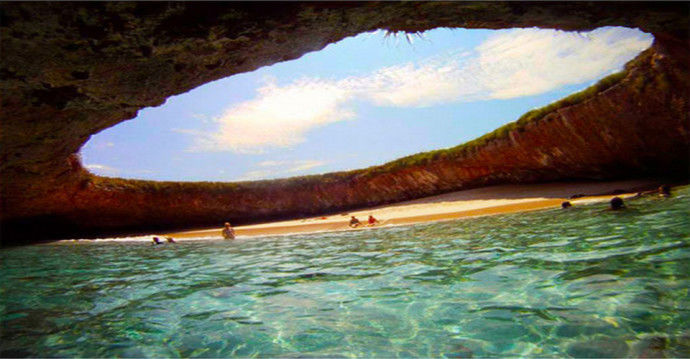 Photo of The Most Picturesque Beaches In The World 7/19 by Le Voyageur