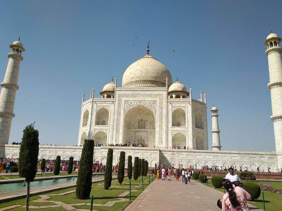 Photo of Taj Mahal...Glory Of India 4/6 by priya sarkar