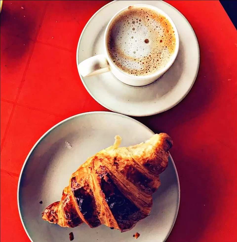 Photo of Le Café, Goubert Avenue, Near Gandhi Statue, White Town, Pondicherry, Puducherry, India by SAI MANOHAR CH