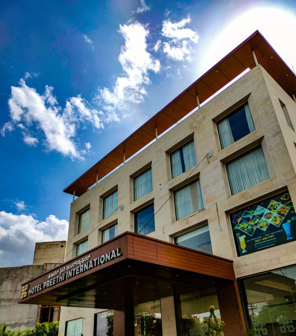 Photo of Hotel Preethi International, Five Lights Circle, Near Bishop House, Lashkar Mohalla, Mandi Mohalla, Mysuru, Karnataka, India by Saikat Chowdhury