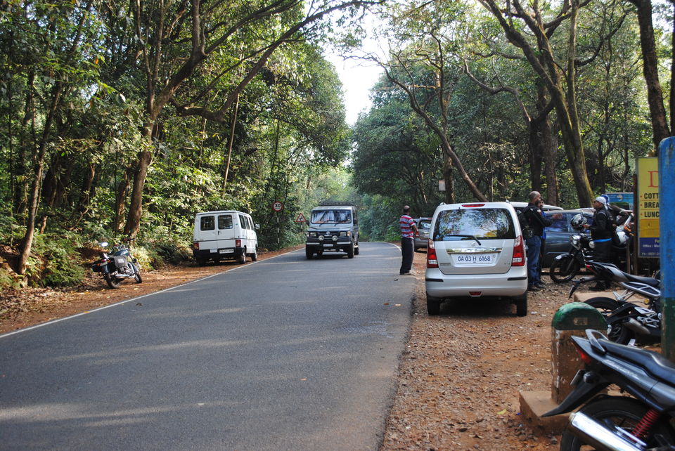 Photo of Saddle, Helmets and the road. Motorcycling to NORTH GOA! 1/2 by ᗝᑌ丅ᗪᗝᗝᖇᔕᗰᗩᑎADVENTURE