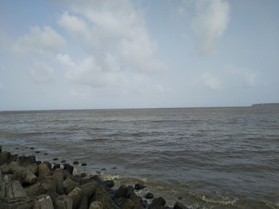 Photo of Marine Drive, Mumbai, India by Diya Tilara