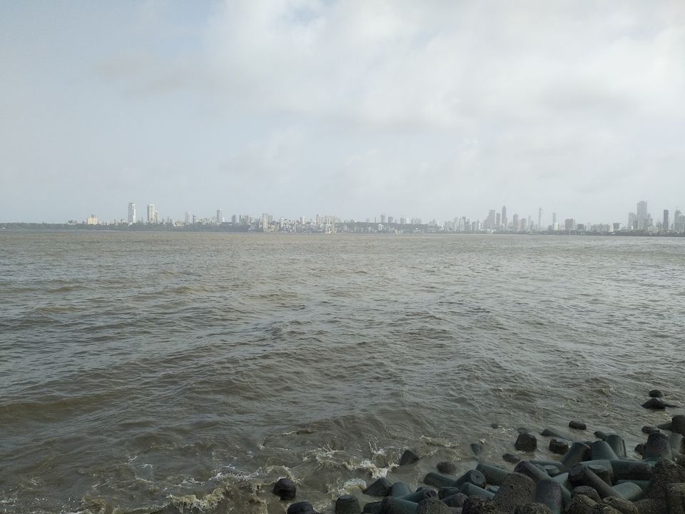 Photo of Marine Drive, Mumbai, India by Diya Tilara