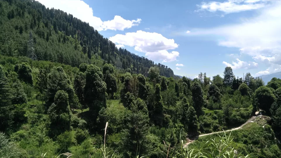 Photo of Manali with a smile???????? by Rohit Jangda