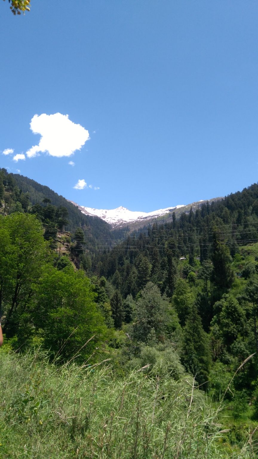 Photo of Manali with a smile???????? by Rohit Jangda