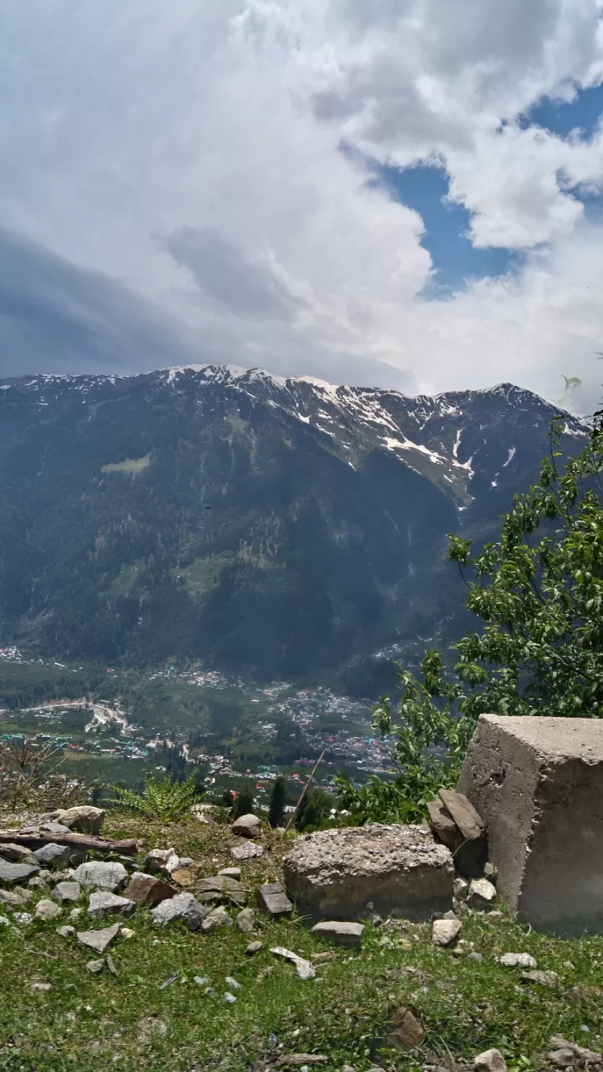 Photo of Manali with a smile???????? by Rohit Jangda