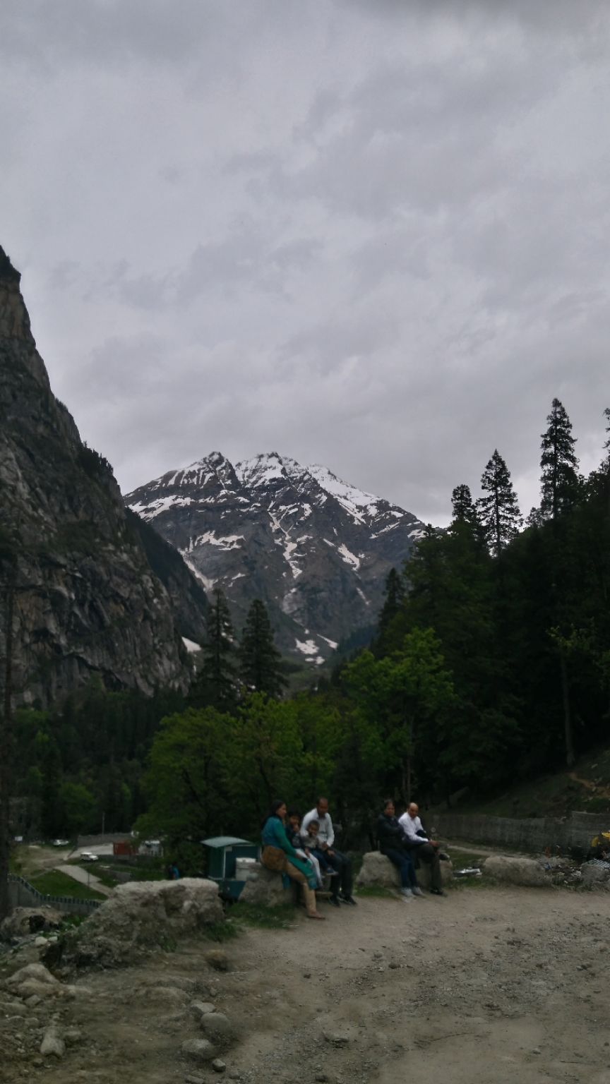 Photo of Manali with a smile???????? by Rohit Jangda