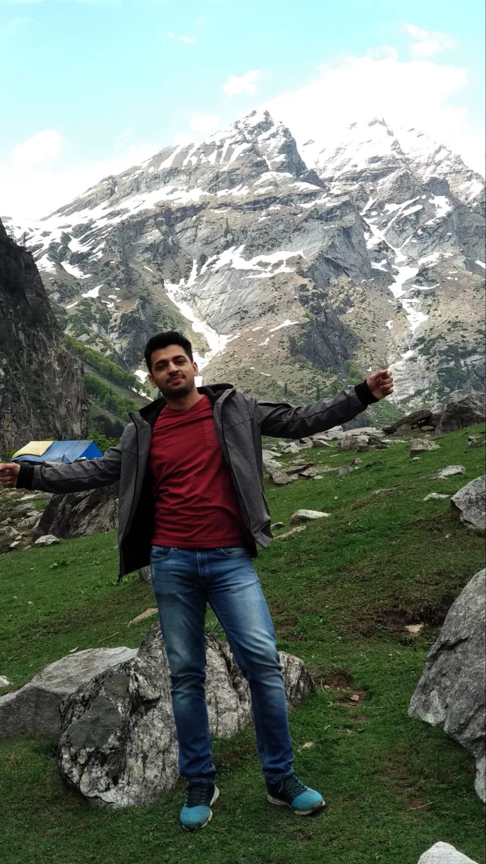 Photo of Manali with a smile???????? by Rohit Jangda