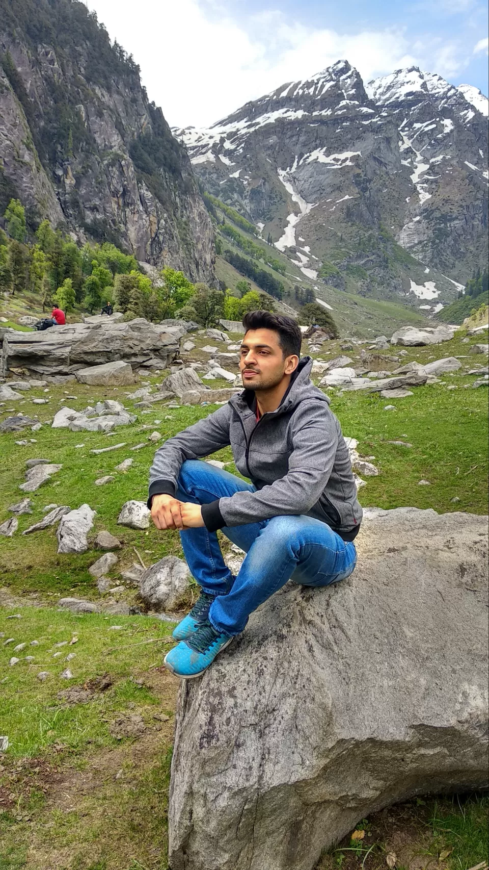Photo of Manali with a smile???????? by Rohit Jangda