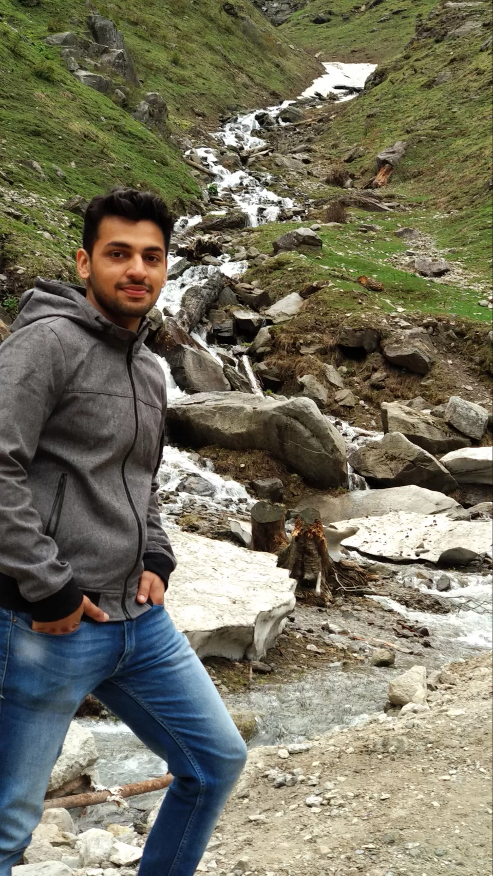 Photo of Manali with a smile???????? by Rohit Jangda