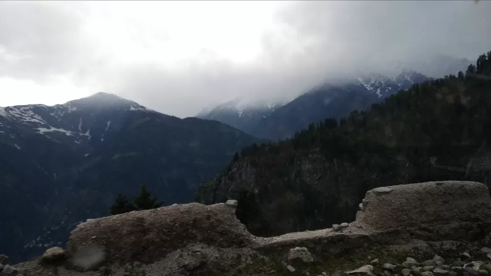 Photo of Manali with a smile???????? by Rohit Jangda