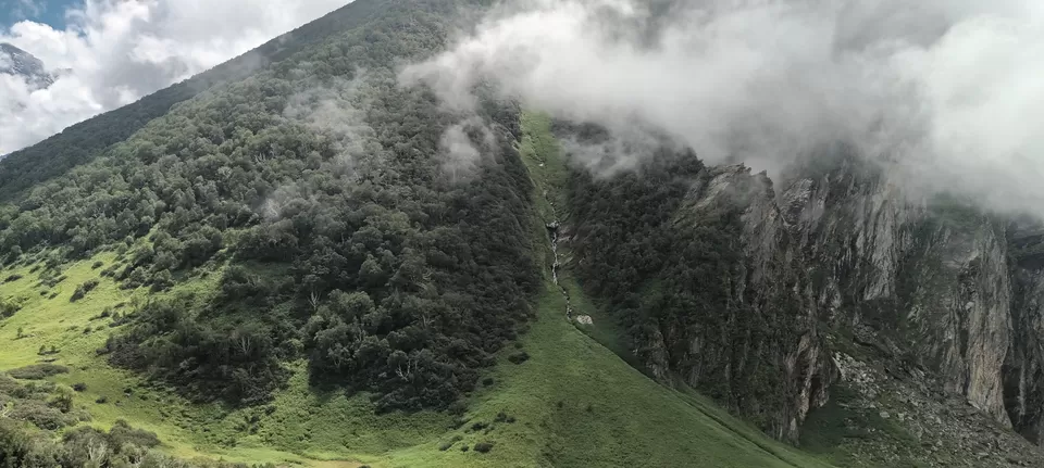 Photo of Valley of Flowers National Park, Uttarakhand, India by Debjyoti Majumder