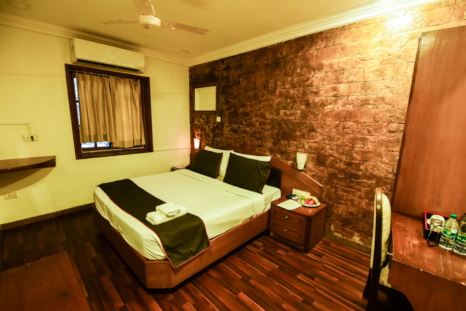 Photo of OYO COLLECTION O- The All Rounder 6/11 by Sammya Brata Mullick