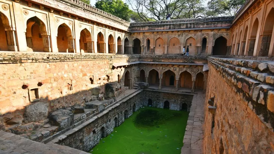 Photo of Rajon ki Baoli, Mehrauli Archeological Park Trail, Mehrauli Village, Mehrauli, New Delhi, Delhi, India by Kavya Saxena