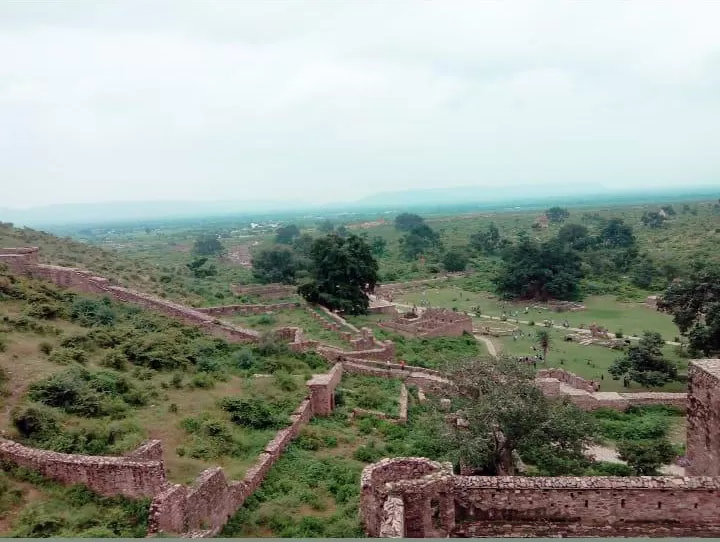 Photo of Bhangarh Fort, Bhangarh, Rajasthan, India by Gayatri Talavdekar