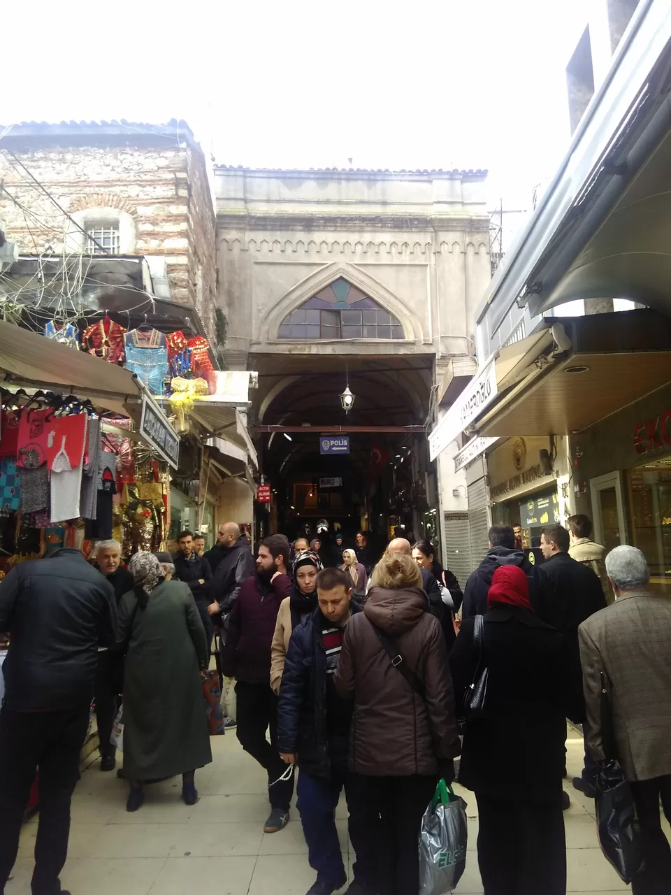 Photo of Beyazıt Mahallesi, Grand Bazaar, Kalpakçılar Caddesi, Fatih/Istanbul, Turkey by TwoMuchTogether