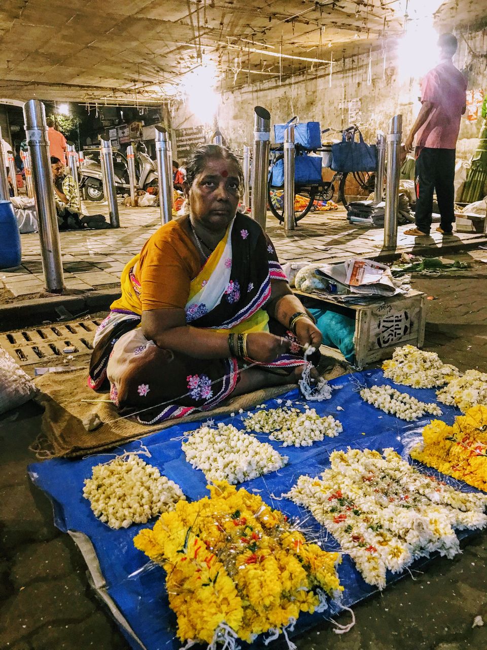 Photo of Dadar Flower Market, Tulsi Pipe Road, Dadar West, Mumbai, Maharashtra, India by TwoMuchTogether