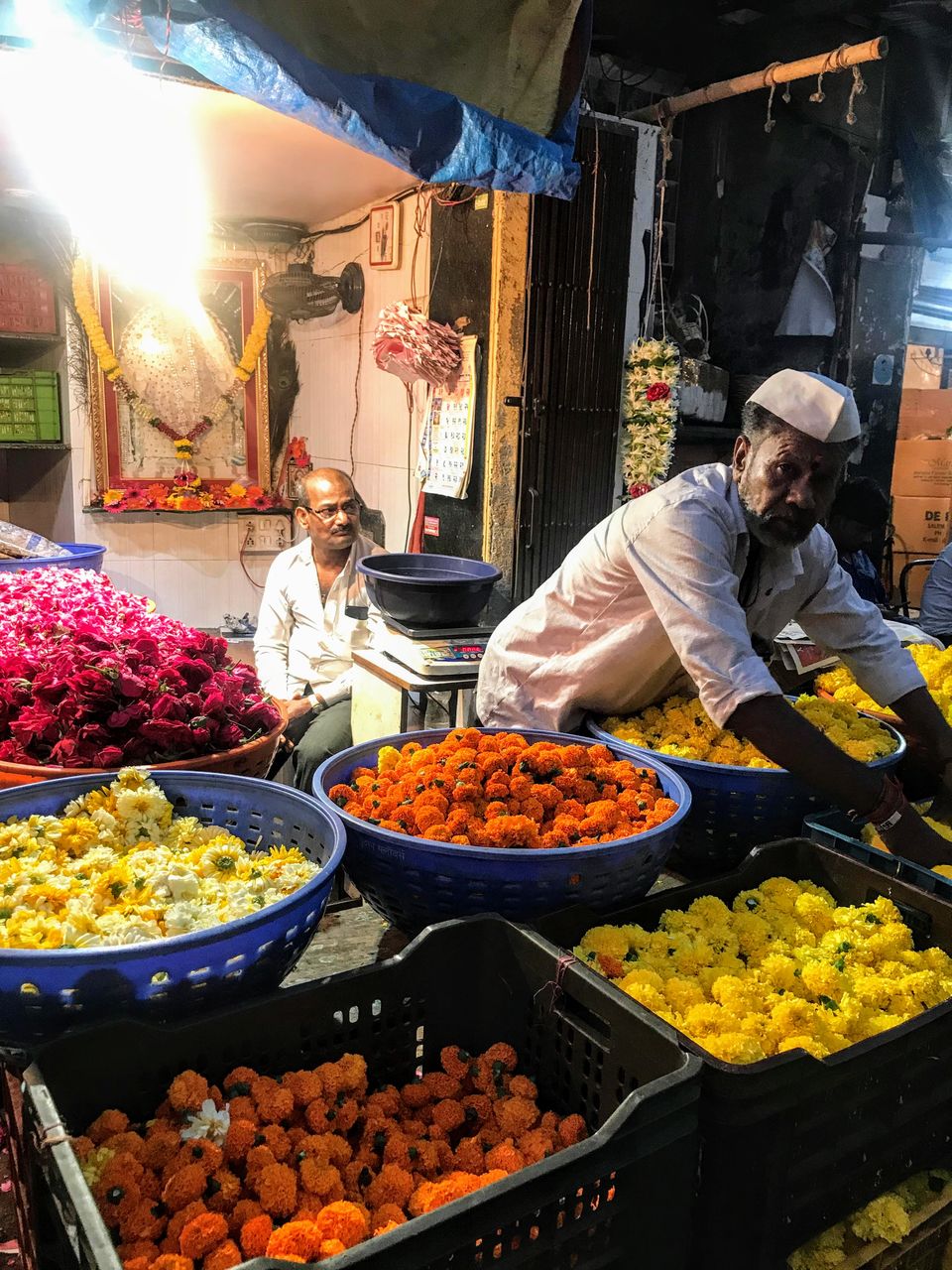 Photo of Dadar Flower Market, Tulsi Pipe Road, Dadar West, Mumbai, Maharashtra, India by TwoMuchTogether