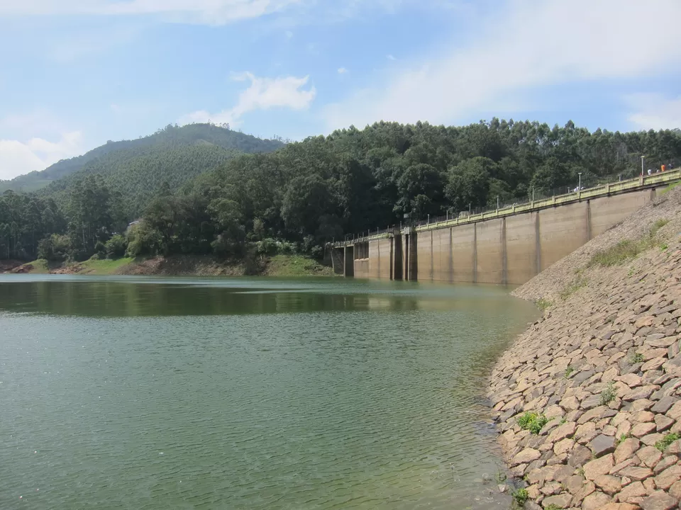 Photo of Mattupetty Lake, Kannan Devan Hills, Kerala, India by Kavya