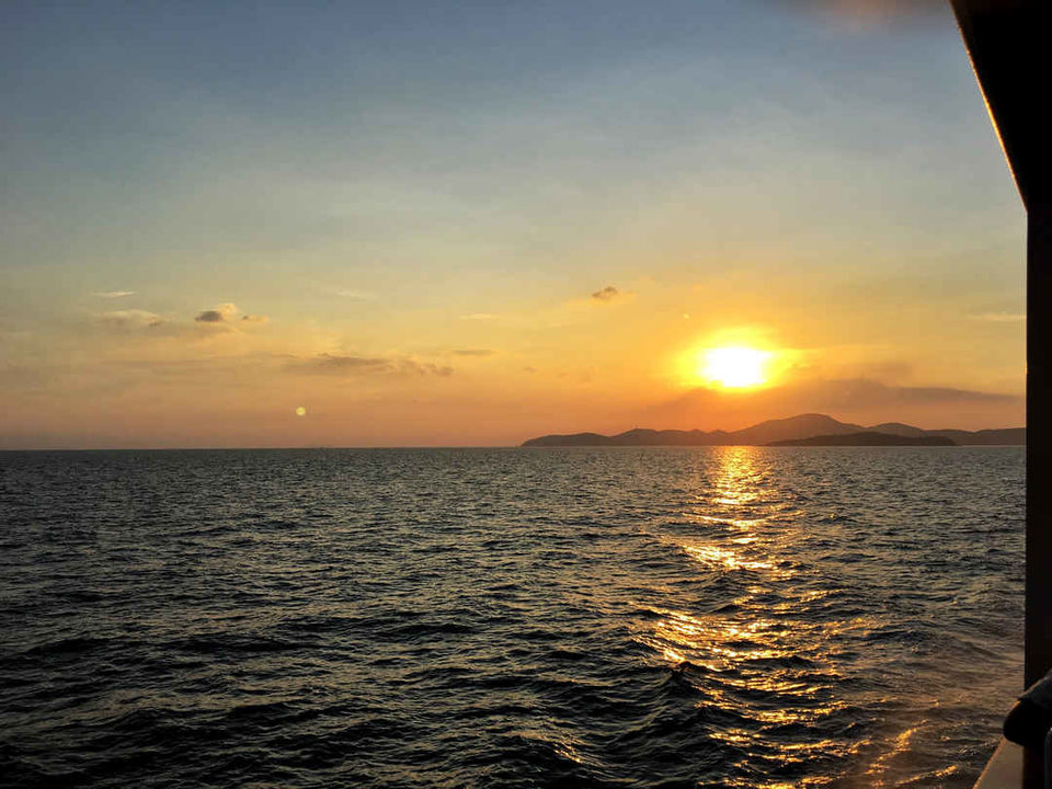 Photo of Where moon meets the Sun for supper:Thailand by TraveLo