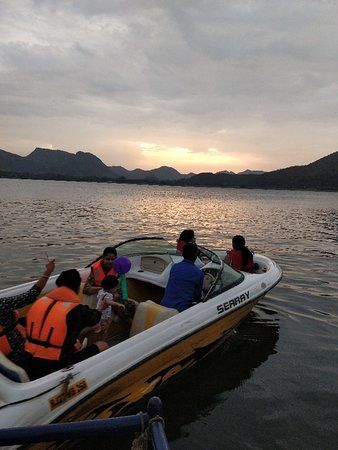 Photo of Fateh Sagar Lake, Udaipur, Rajasthan by Shivani Rawat