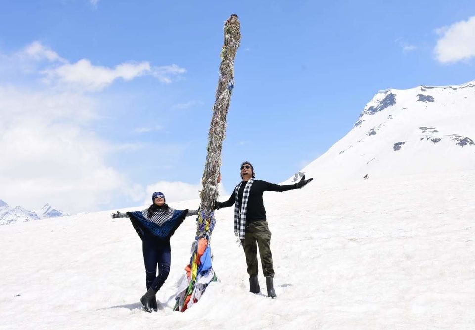 Photo of HAPPIEST GETTING LOST IN SNOW IN THIS SUMMER - HIMACHAL DIARIES - MANALI - SHIMLA QUICK GUIDE by Pooja Lahoti Bhalika