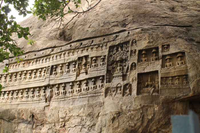 Photo of Seeking hidden sculptures in centuries-old rocks 2/4 by Divya Soundararajan