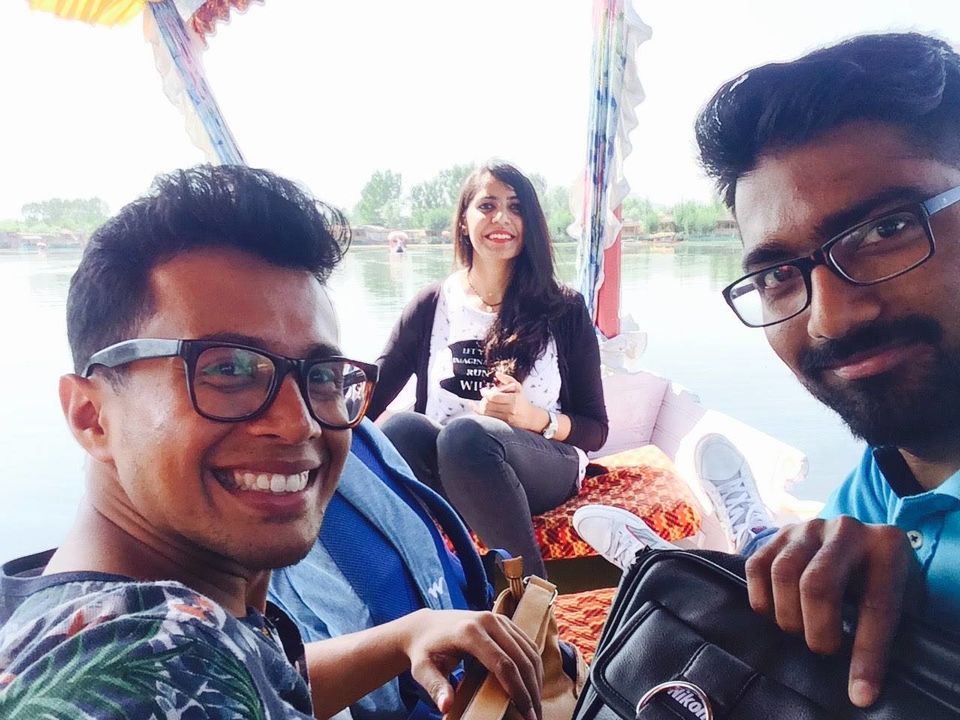 Photo of Here is how One Girl and Five Boys Road Tripped from Srinagar to Leh, Ladakh in Ten Days by Surbhi Vedi