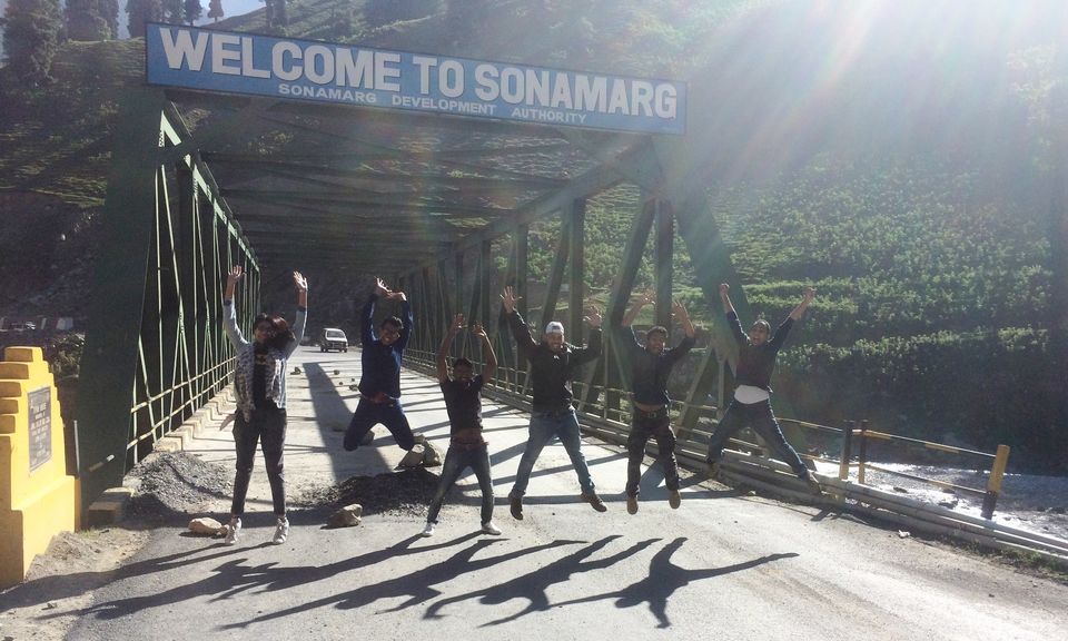 Photo of Here is how One Girl and Five Boys Road Tripped from Srinagar to Leh, Ladakh in Ten Days by Surbhi Vedi