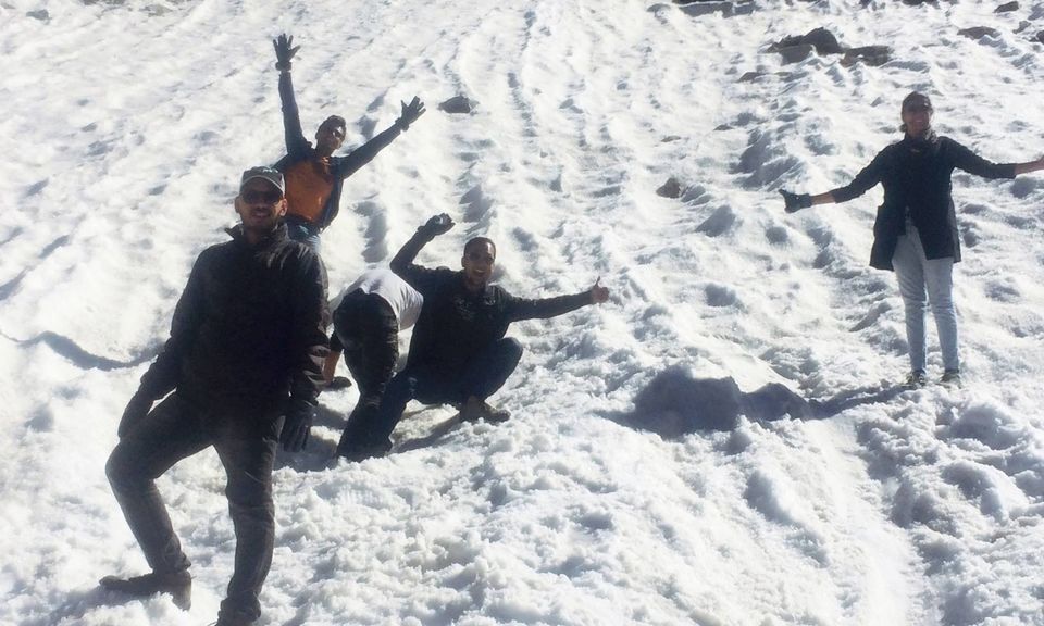 Photo of Here is how One Girl and Five Boys Road Tripped from Srinagar to Leh, Ladakh in Ten Days by Surbhi Vedi