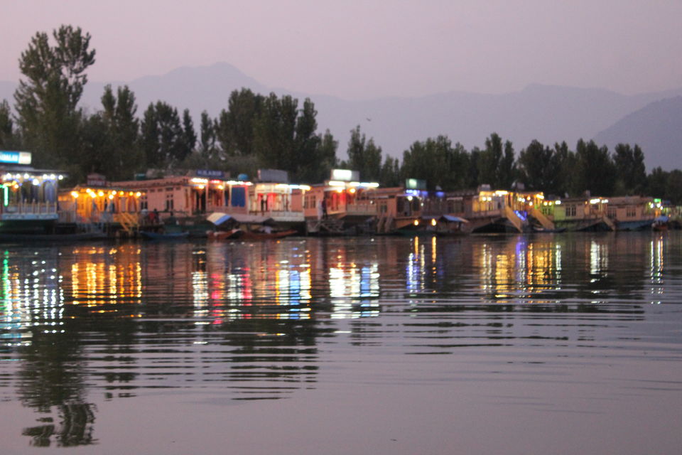 Photo of Dal Lake: Captivating, mesmerising and much more... 7/13 by Sanjay Raturi