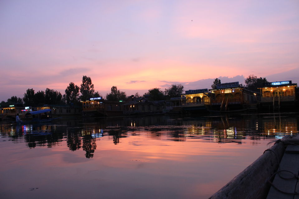 Photo of Dal Lake: Captivating, mesmerising and much more... 9/13 by Sanjay Raturi