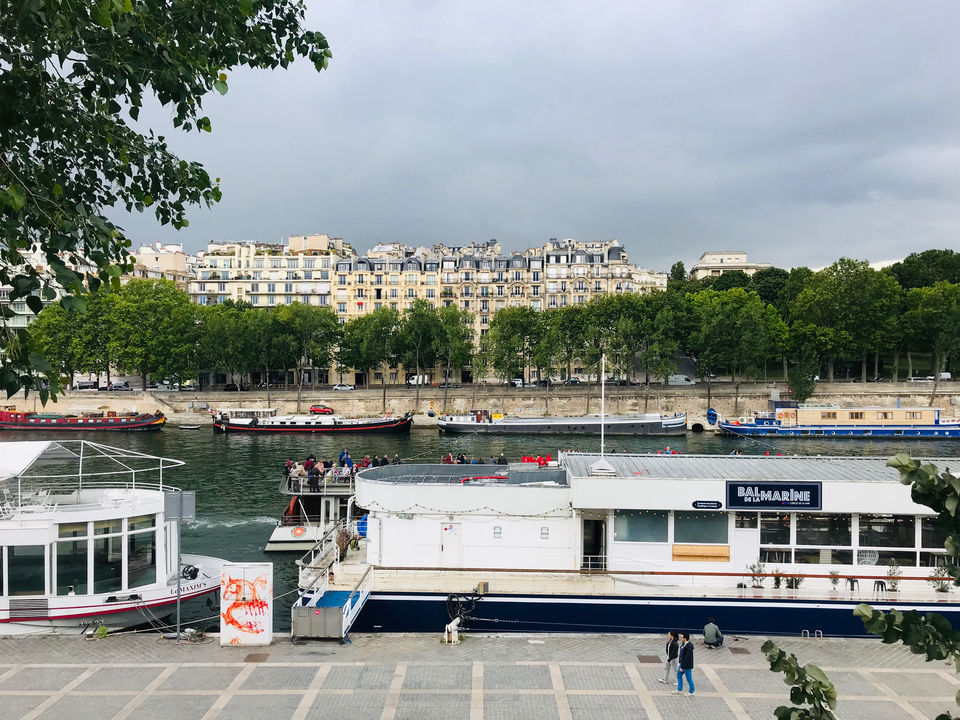 Photo of Paris by Aagosh Chauhan