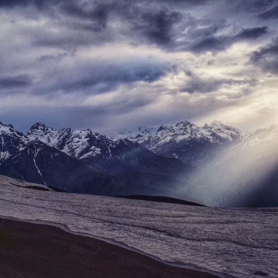 Photo of Sar Pass Trek, Kasol, Himachal Pradesh, India by Udit Khurana