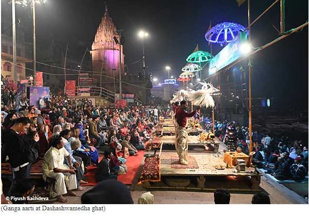 Photo of Ganga Aarti of Varanasi 10/13 by A Mango Traveler