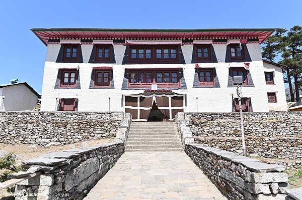 Photo of Everest base camp trek - returning back | day 10, 11 & 12 8/25 by A Mango Traveler