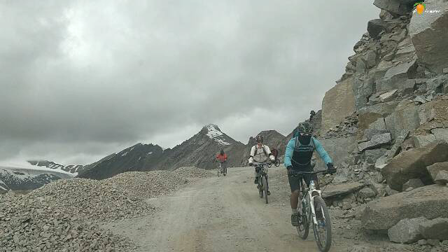 Photo of Khardungla pass & Diskit Monastery, Nubra Valley - Ladakh (Chapter 6) 8/31 by A Mango Traveler