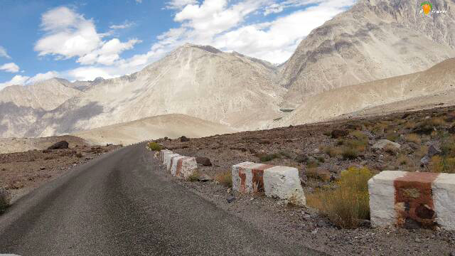Photo of Khardungla pass & Diskit Monastery, Nubra Valley - Ladakh (Chapter 6) 17/31 by A Mango Traveler