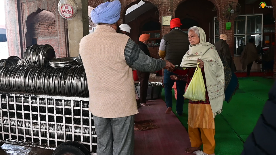 Photo of A Walk Around the Pool of Energies - Shri Harmandir Sahib (Golden Temple) 8/14 by A Mango Traveler