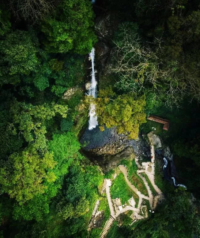 Photo of Changey Waterfall, Lava Rd, Lingsaykha Khasmahal, West Bengal, India by Nikhil Vidyarthi