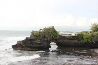 Photo of Tanah Lot Temple, Desa Beraban, Kediri, Tabanan, Bali 80123, Indonesia by Mohit Raitani