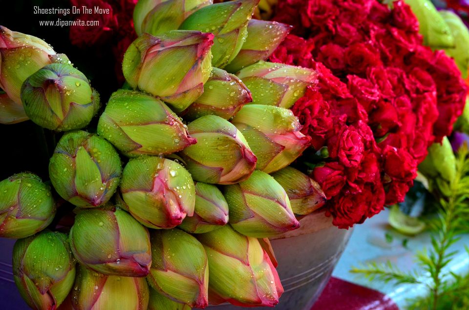 Photo of Mallik Ghat Flower Market- A Riot Of Colors Under Howrah Bridge 1/21 by Dipanwita Chakraborty