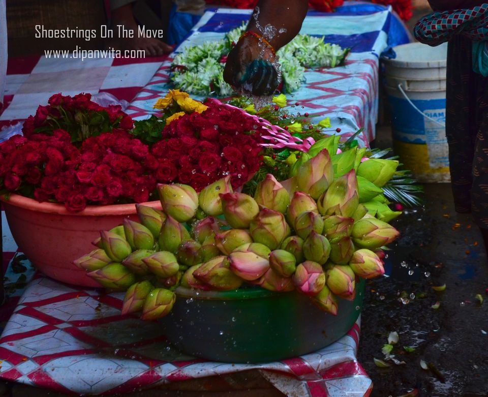 Photo of Mallik Ghat Flower Market- A Riot Of Colors Under Howrah Bridge 18/21 by Dipanwita Chakraborty