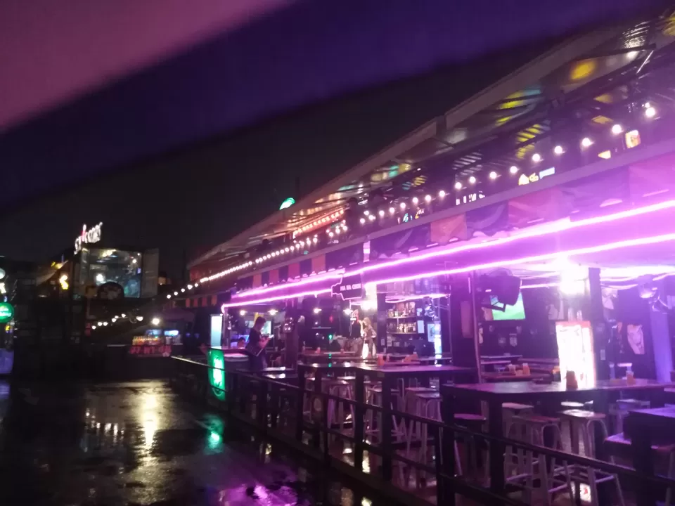 Photo of Ratchada Rot Fai Train Night Market, Ratchadaphisek Road, Din Daeng, Bangkok, Thailand by The VagabonG