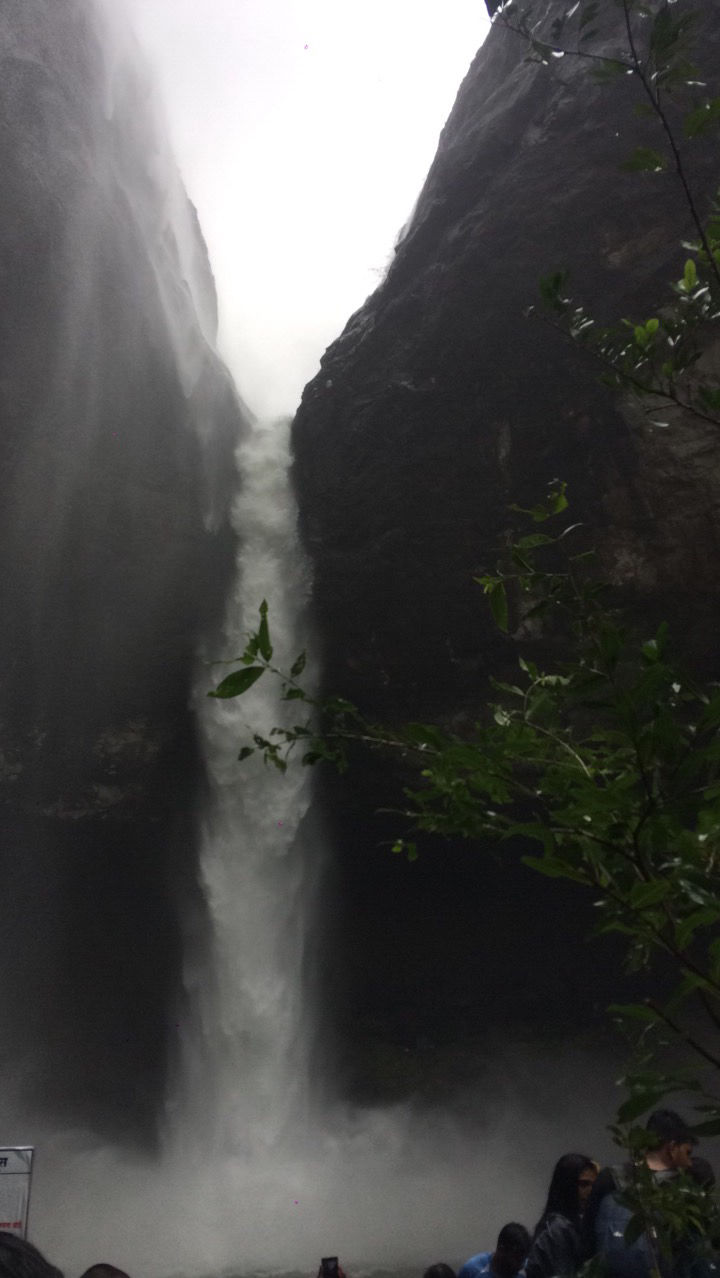 Photo of Devkund Waterfall, Pune, Maharashtra, India by Bijal Makwana