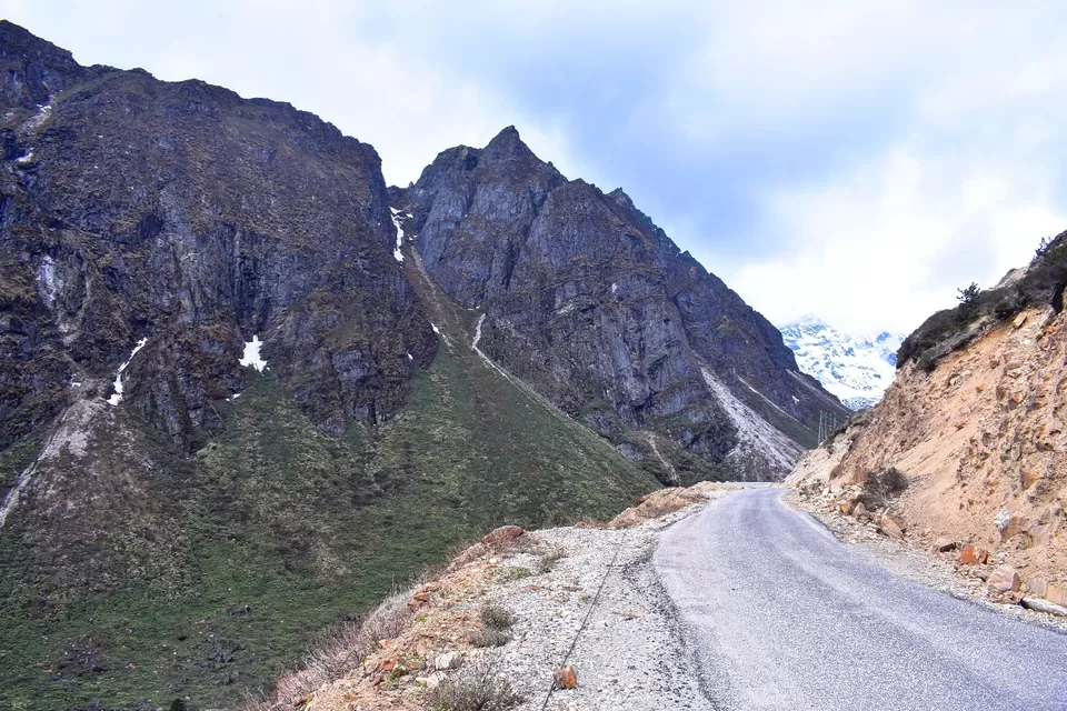 Photo of Black cliffs, green valley and fresh snow: All that make Kalapatthar a must visit in North Sikkim by kanaya dutta