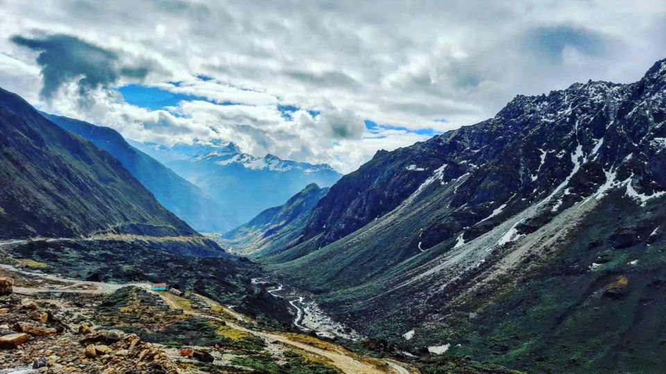 Photo of Black cliffs, green valley and fresh snow: All that make Kalapatthar a must visit in North Sikkim by kanaya dutta