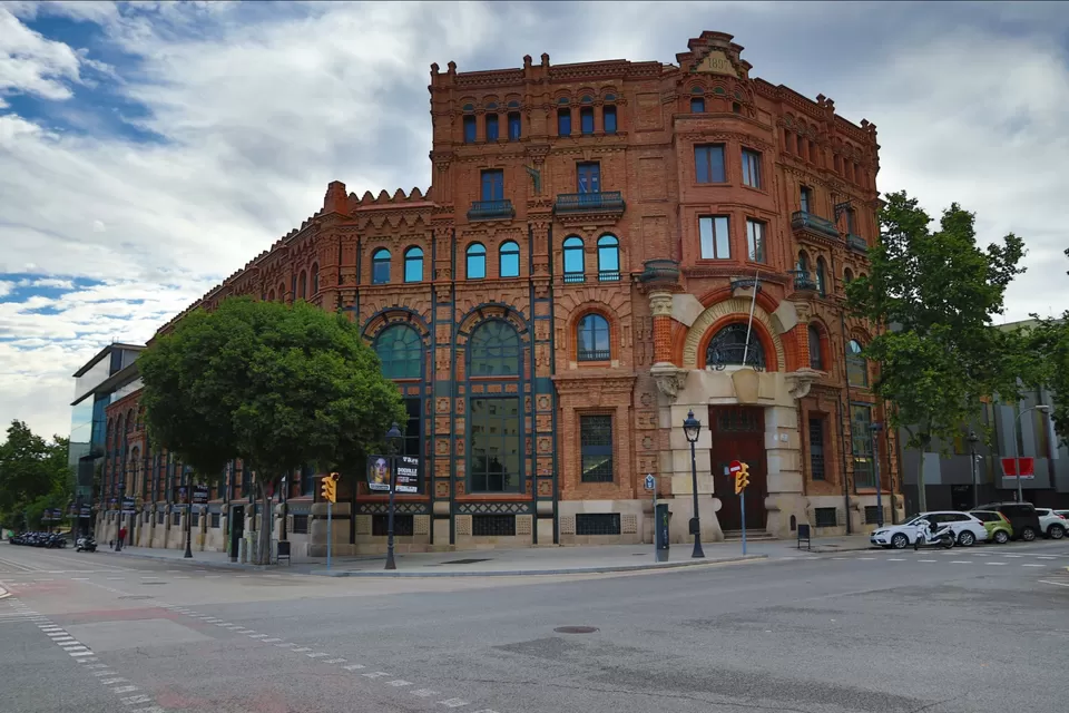 Photo of Arco de Triunfo de Barcelona, Passeig de Lluís Companys, Barcelona, Spain by Arijit Mullick